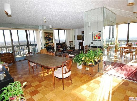 3rd image of 26910 Grand Central Pkwy APT 25V