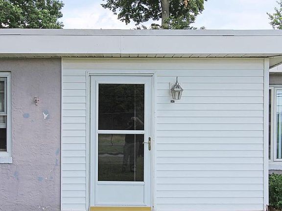 3rd image of 929 Cherry Tree Rd