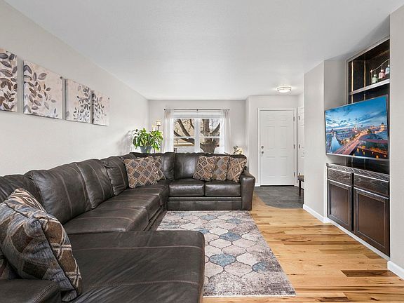 5th image of 806 Hill Pond Rd