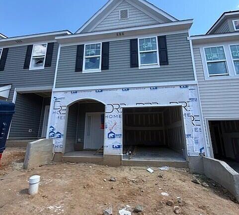 3rd image of 205 Carnaby Ln