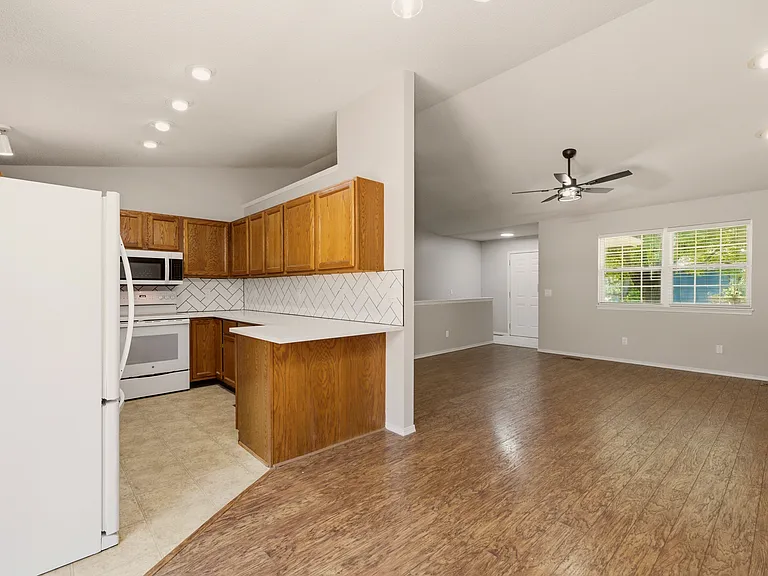 1428 N Rawhide St — Photo 24