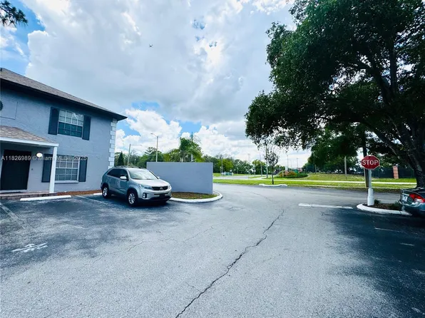 5238 Sunridge Palms Dr, Tampa, FL 33617