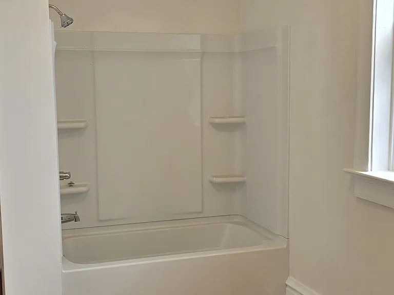 218A N Jackson St #A — Photo 11
