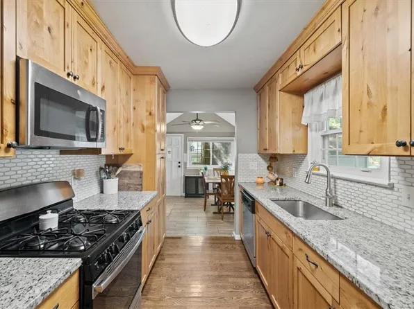 9101 E 66th Ter, Raytown, MO 64133