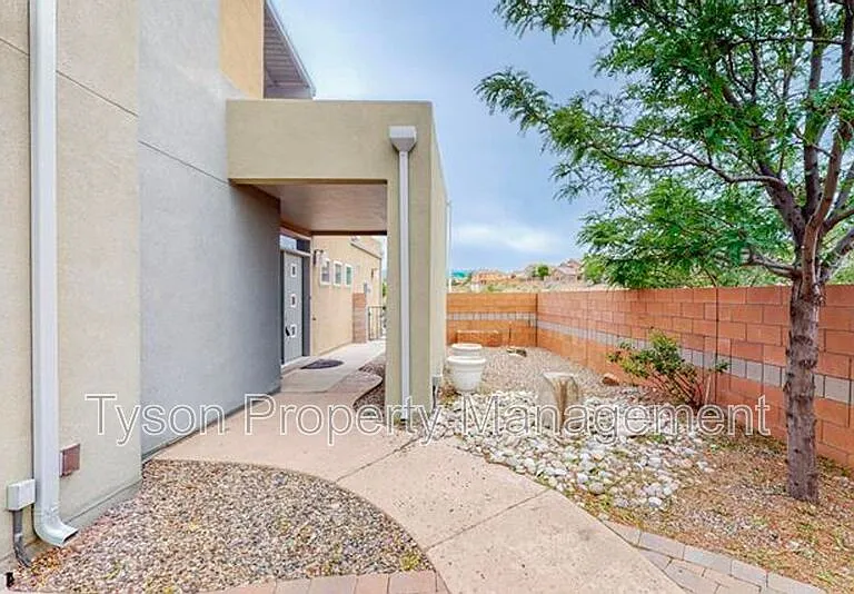 1667 Domino Dr SE — Photo 3