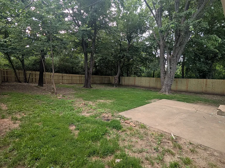 1351 N Stephens Ave — Photo 2