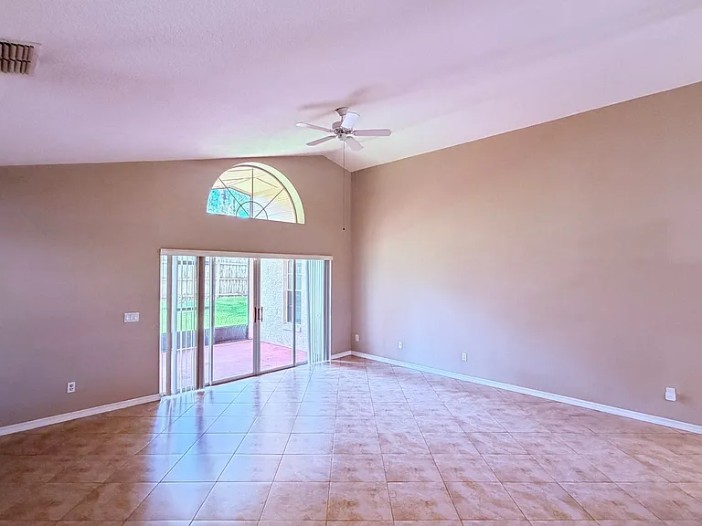 12424 Wilcox Ct — Photo 4