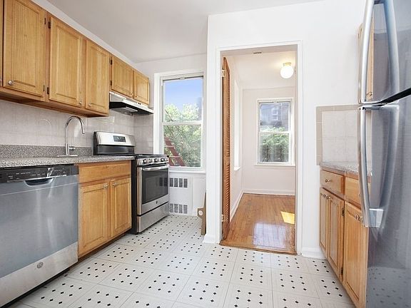 4th image of 6638 Yellowstone Blvd #4D