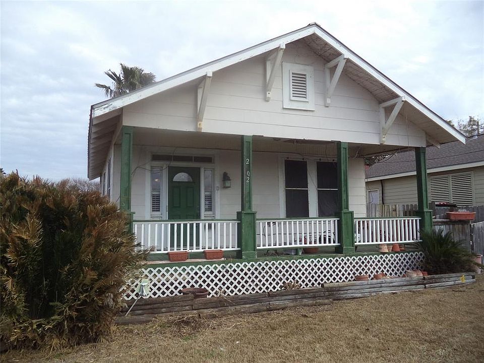 1st image of 2402 31st St
