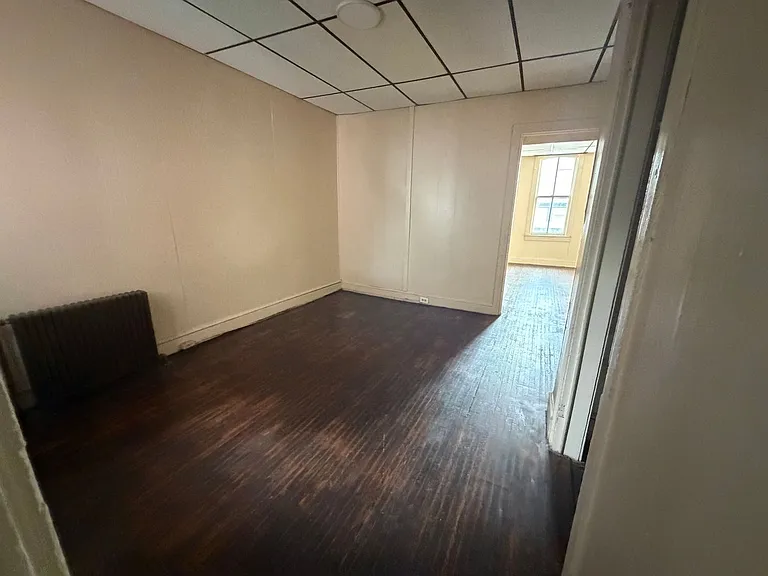 502 W Philadelphia St — Photo 2