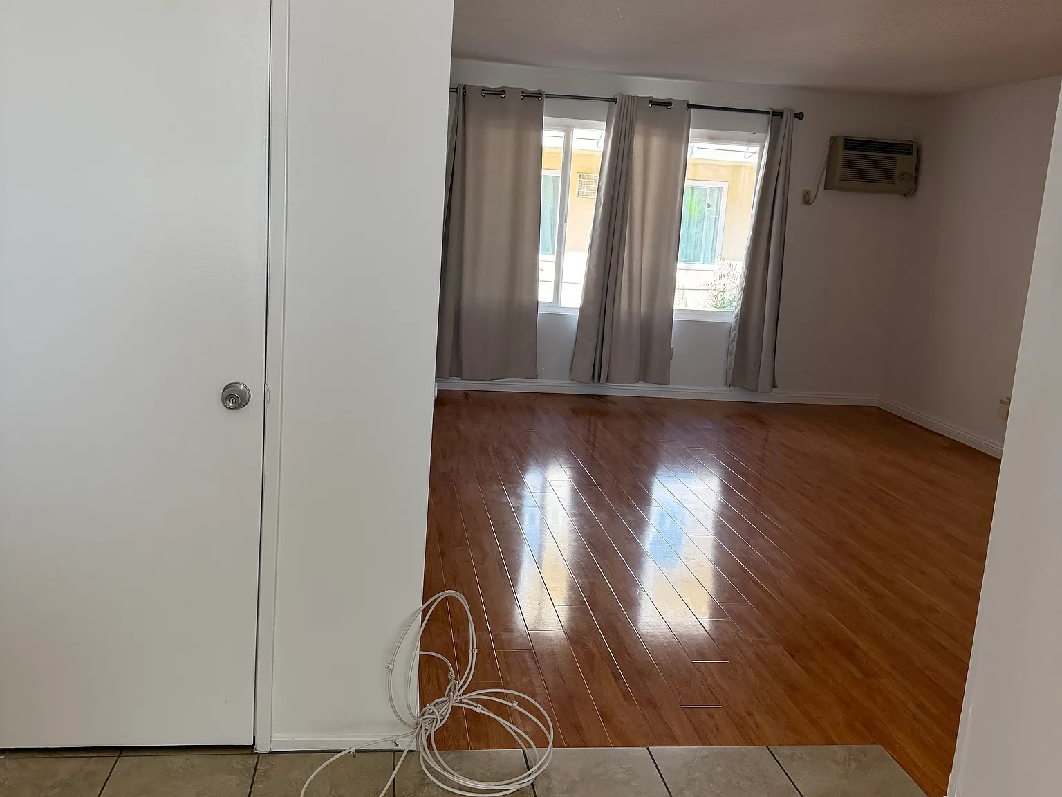 2 bed, 1000 sqft, $2,275 — Photo 2