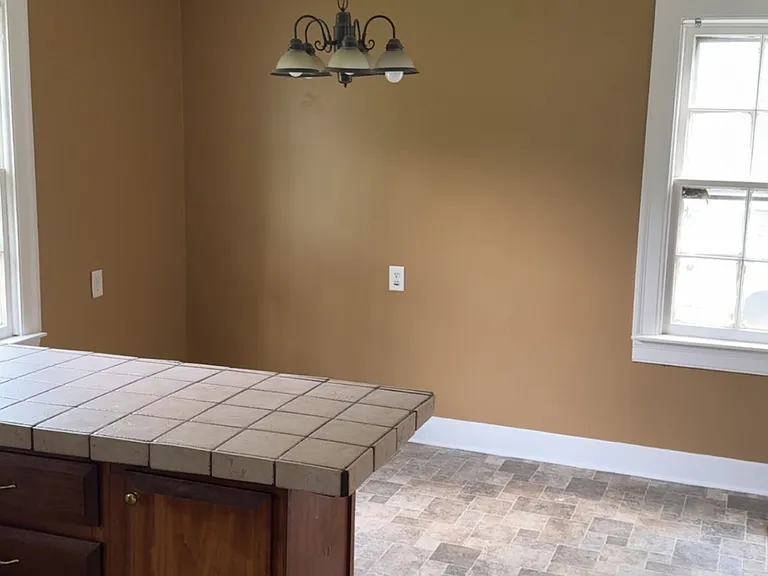 1127 Rose Ave — Photo 5