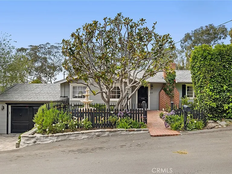 640 E Pearl St — Photo 1