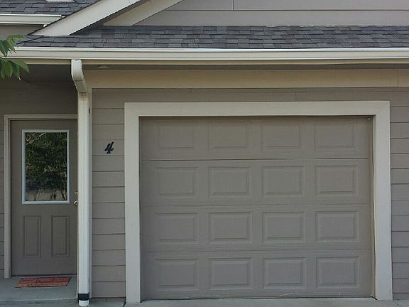 3rd image of 2702 NE Oak Dr Unit 4
