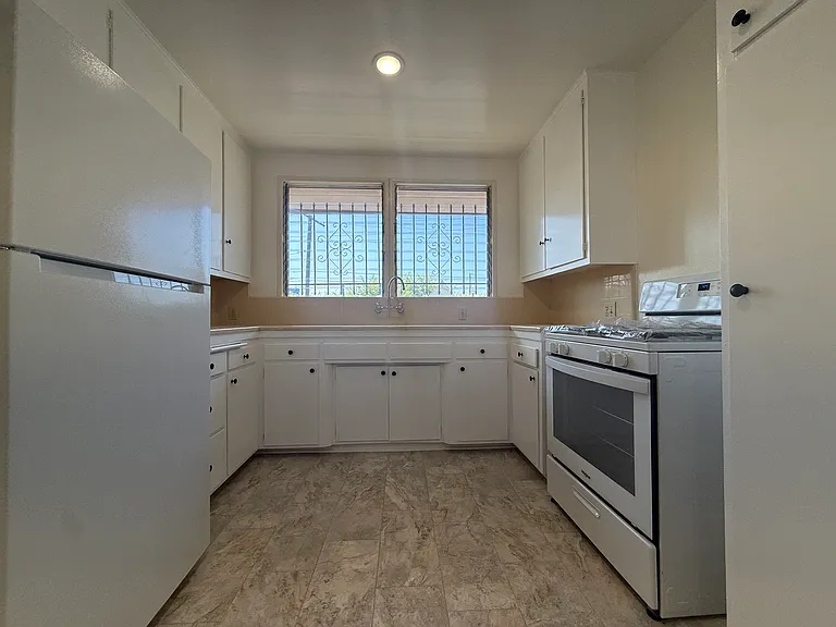 163 S Hayworth Ave #3 — Photo 5