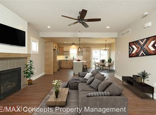 950 Breakwater Pl, Polk City, IA 50226