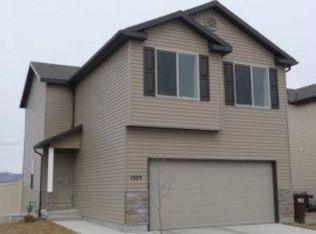1525 Shadow Dr, Eagle Mountain, UT 84005