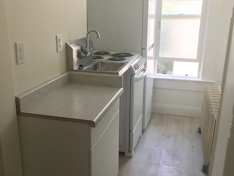225 W Loucks St #2 — Photo 1