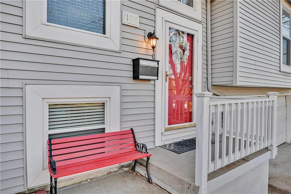 3 bed, 1600 sqft, $2,500 — Photo 2