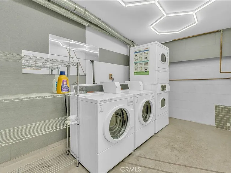 6643 De Longpre Ave #10 — Photo 21