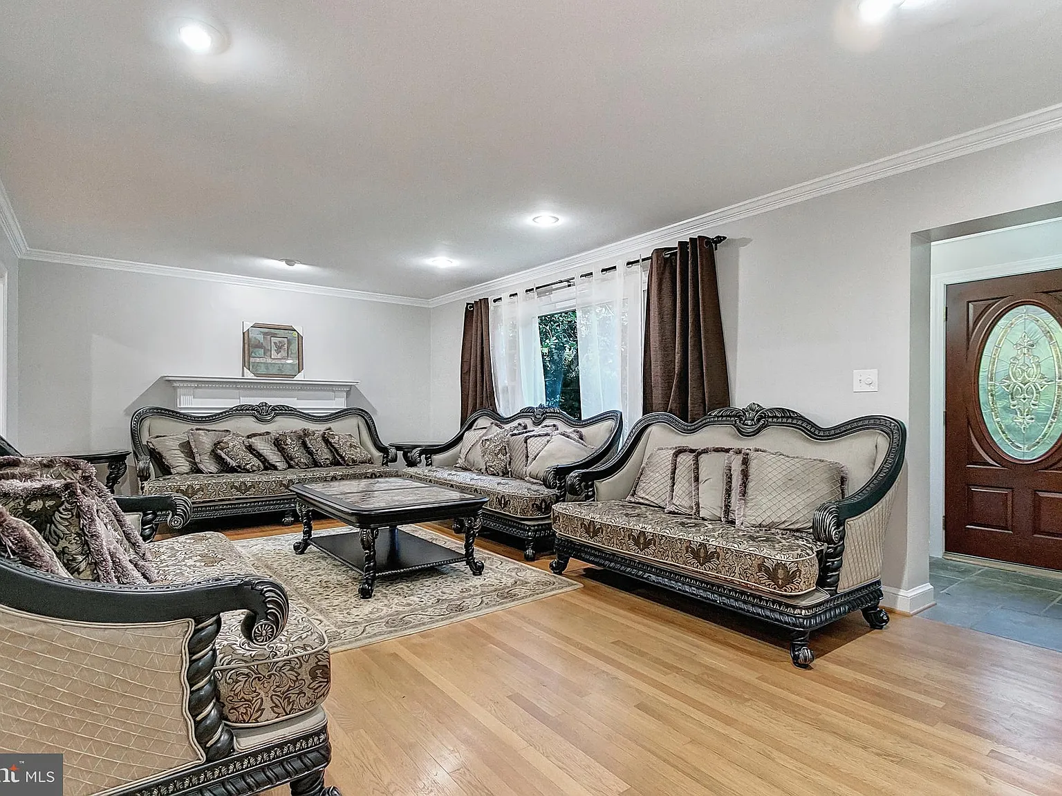 5 bed, 3.0 bath, 2541 sqft, $7,500 — Photo 3