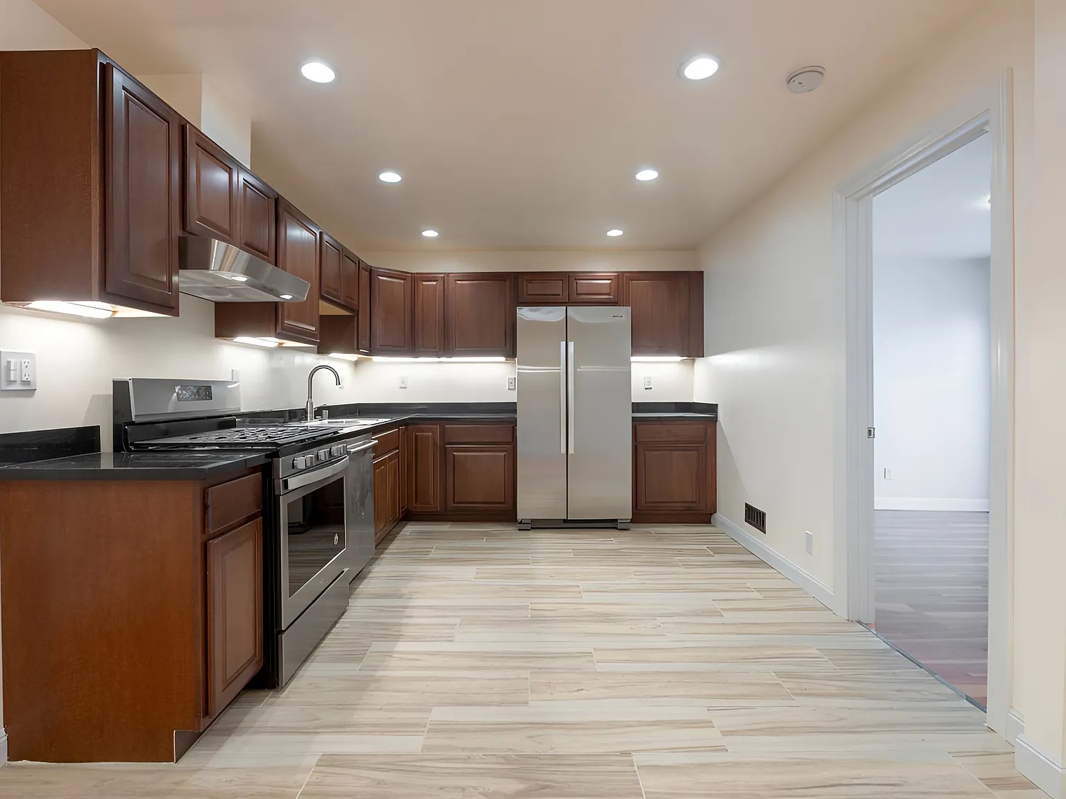 5 bed, $7,499 — Photo 2