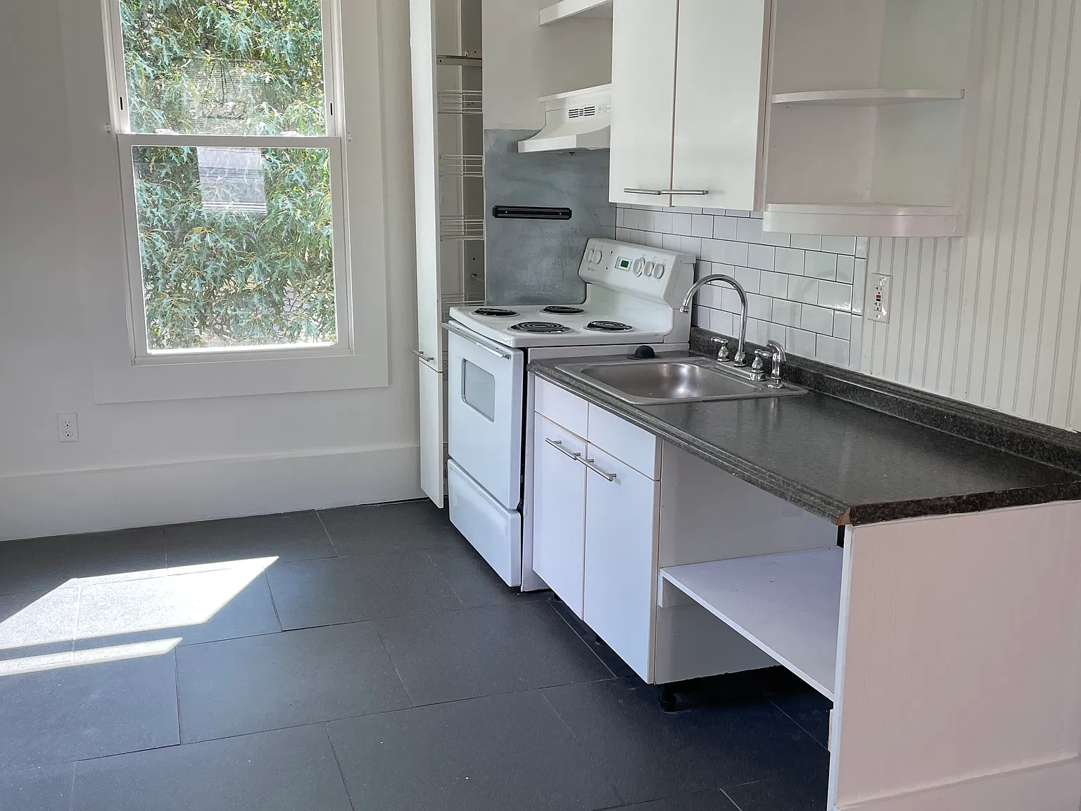 1492 S Gordon St — Photo 4