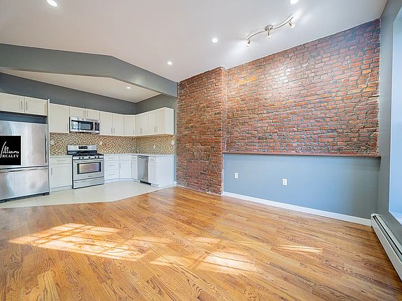 4th image of 697 Madison St #2