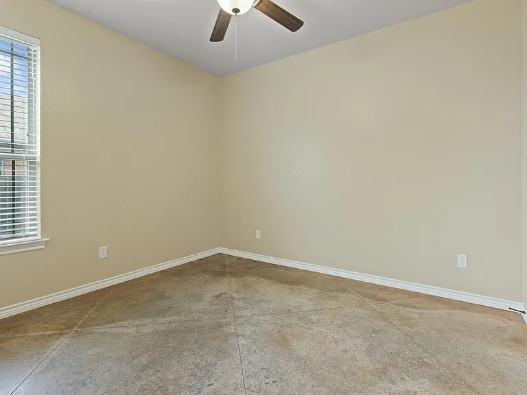 425 Nelson St — Photo 13