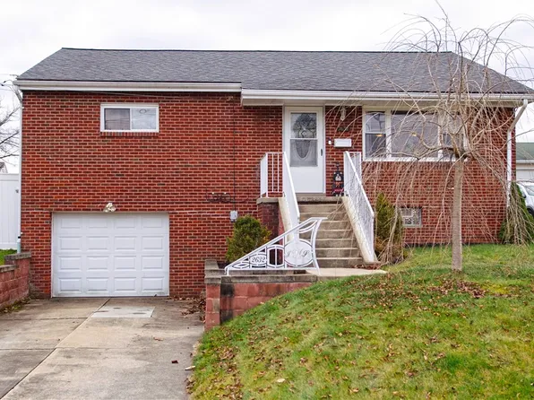 2632 Russell Dr, Lower Burrell, PA 15068