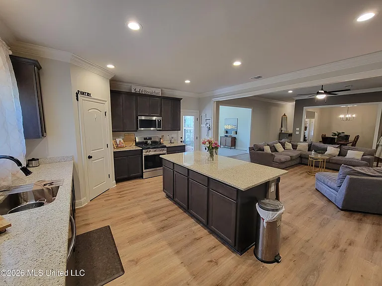 10165 Patrick Dr — Photo 15