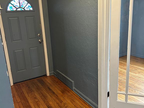3rd image of 605 Hulton St #1