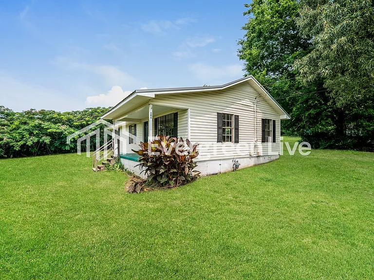 104 Hatch Dr — Photo 2