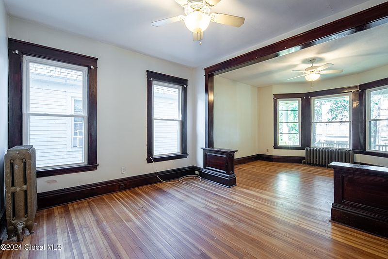 4th image of 514 Pawling Avenue