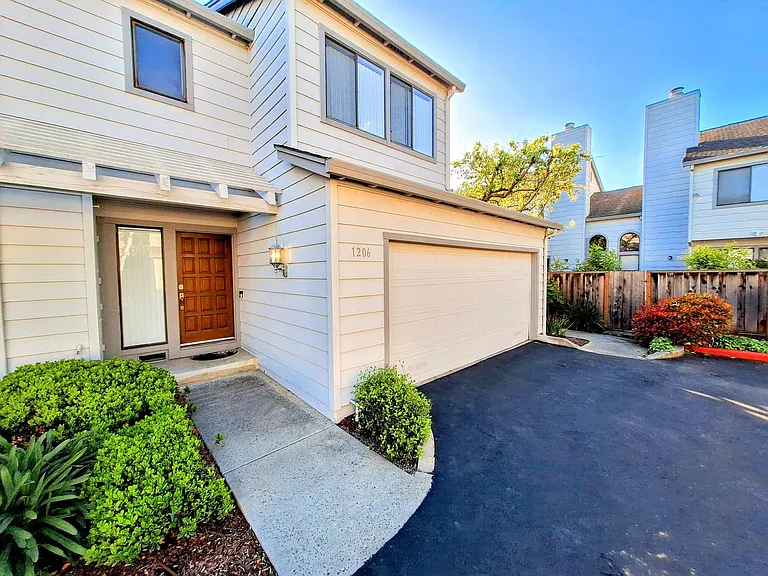 1206 Sierra Village Way — Photo 1