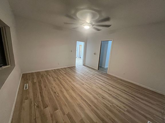3rd image of 214 Crawford St