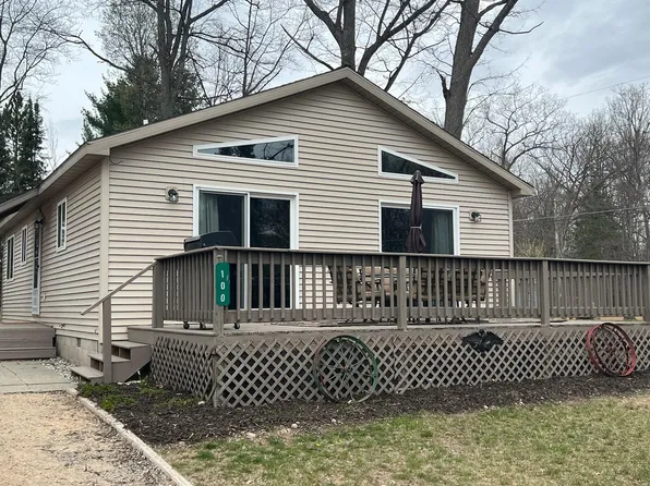 100 Ridgewood Dr, Prudenville, MI 48651