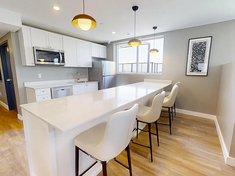 475 King St E — Photo 9