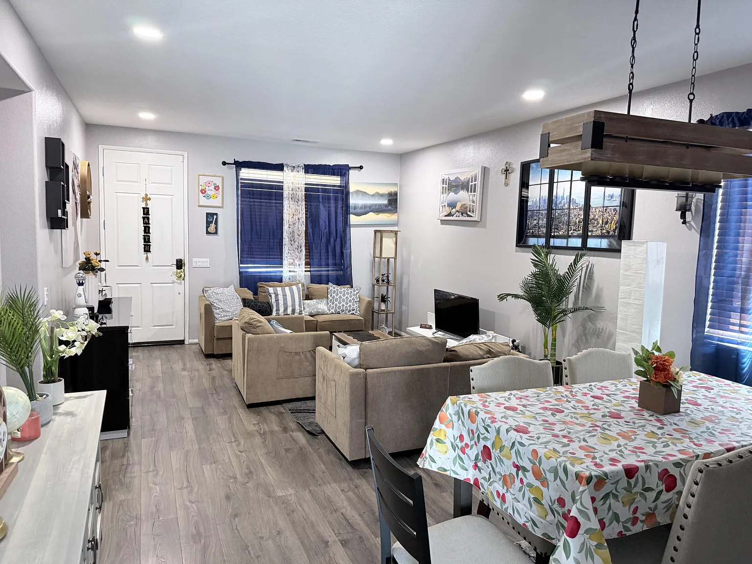 4 bed, 2.5 bath, 2373 sqft, $1,620 — Photo 3