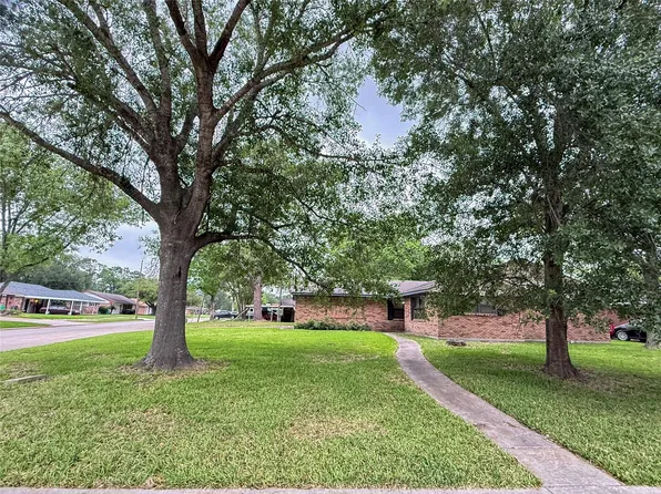 1307 Dwinnell St, Baytown, TX 77520