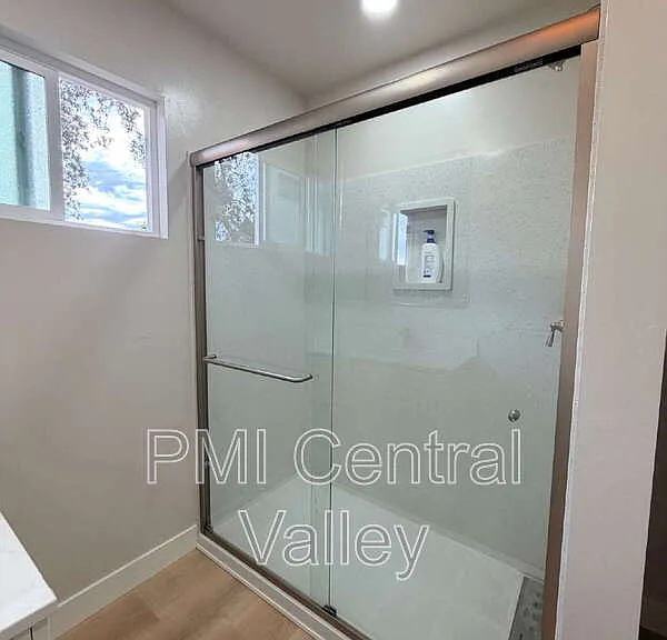 1710 Waverly Dr — Photo 16
