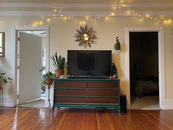 4th image of 938 Water St #205