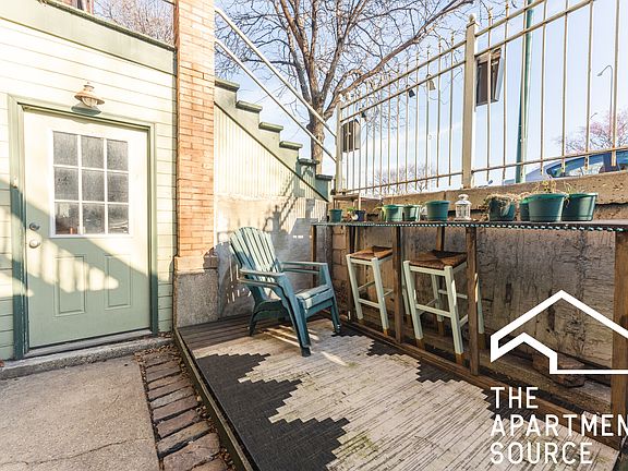 4th image of 1530 N Greenview Ave #G