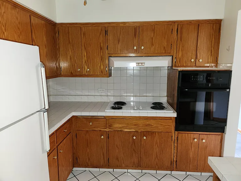 41 Conti Pkwy — Photo 2