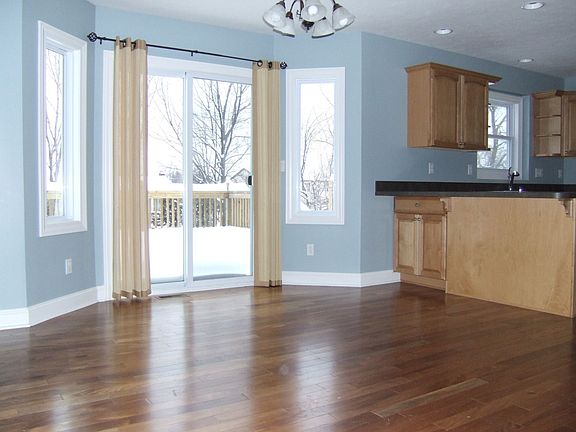 5th image of 544 Marsh Way