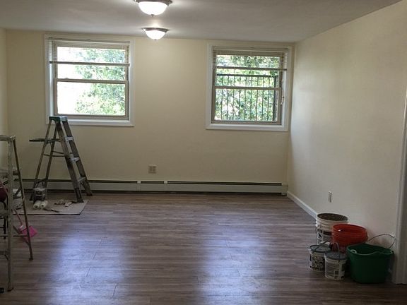 3rd image of 159 Mallory Ave