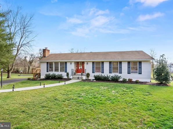 38219 Adams Ct, Hamilton, VA 20158