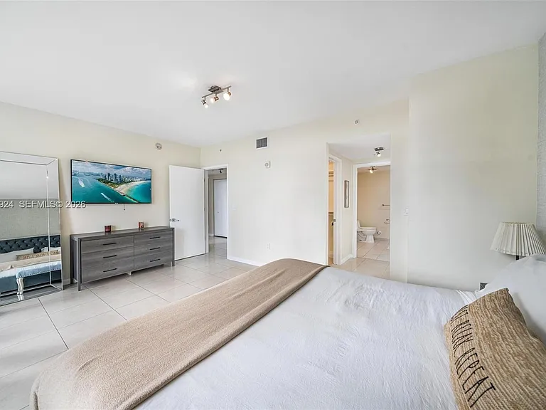 3250 NE 1st Ave #916 — Photo 18