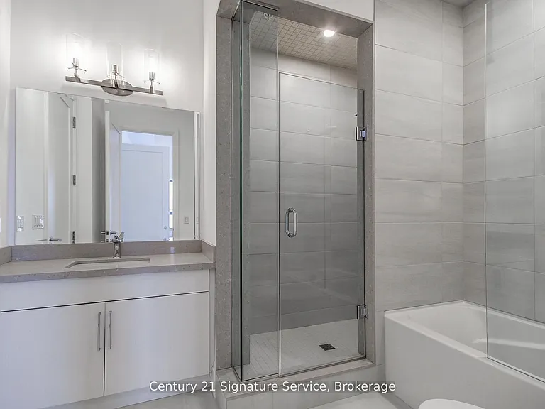 118 King St E #LPH16 — Photo 23