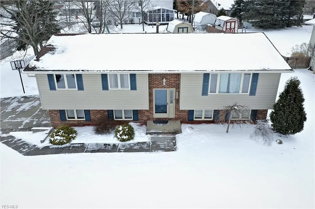3386 Mehaffie Dr NE photo 1